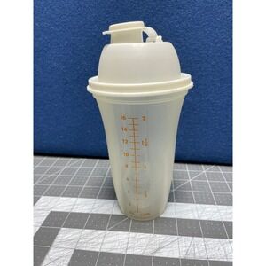TUPPERWARE  QUICK SHAKE WHITE MISSING INNER MIXER  844